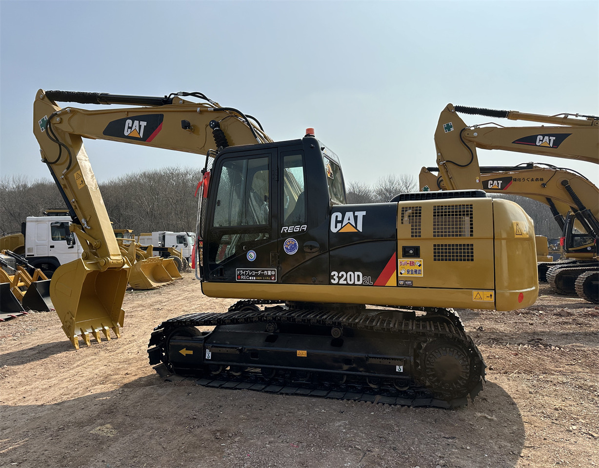 CATERPILLAR 320D2L - Pásové rýpadlo: obrázok 2 CATERPILLAR 320D2L - Pásové rýpadlo: obrázok 2