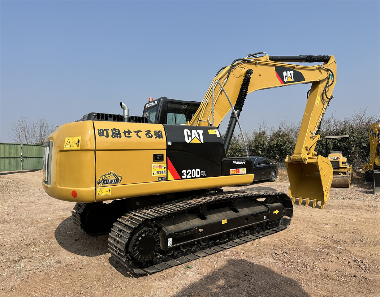 CATERPILLAR 320D2L - Pásové rýpadlo: obrázok 2 CATERPILLAR 320D2L - Pásové rýpadlo: obrázok 2