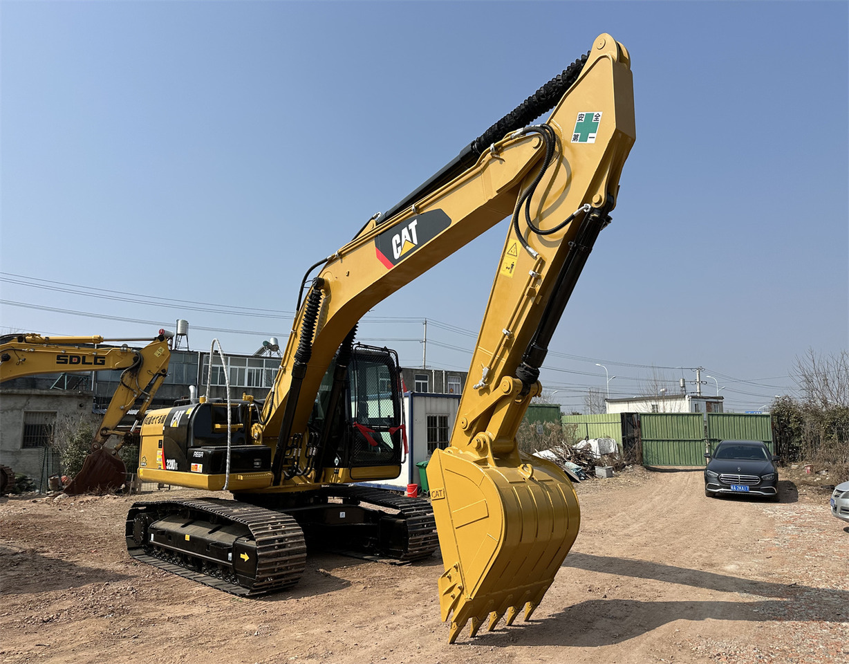 CATERPILLAR 320D2L - Pásové rýpadlo: obrázok 3 CATERPILLAR 320D2L - Pásové rýpadlo: obrázok 3