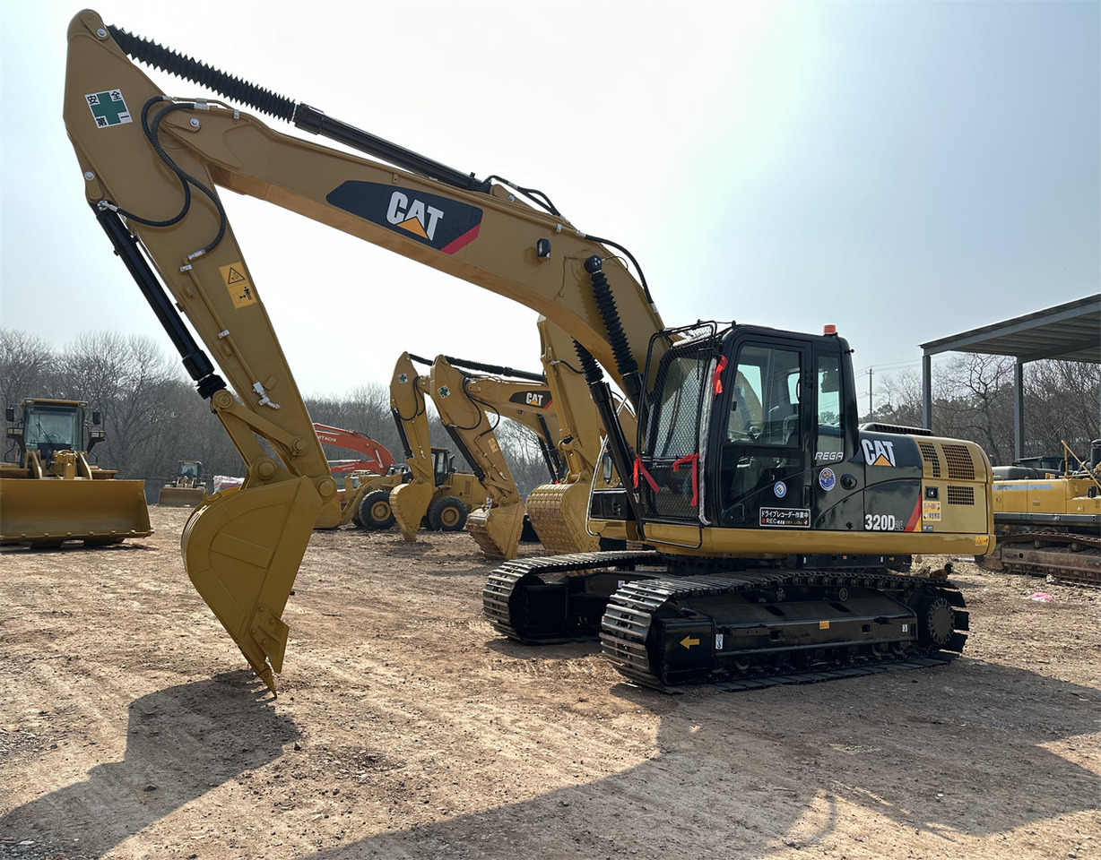 CATERPILLAR 320D2L - Pásové rýpadlo: obrázok 4 CATERPILLAR 320D2L - Pásové rýpadlo: obrázok 4