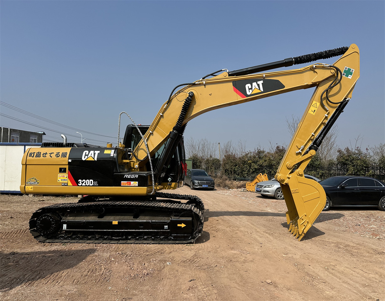 CATERPILLAR 320D2L - Pásové rýpadlo: obrázok 2 CATERPILLAR 320D2L - Pásové rýpadlo: obrázok 2