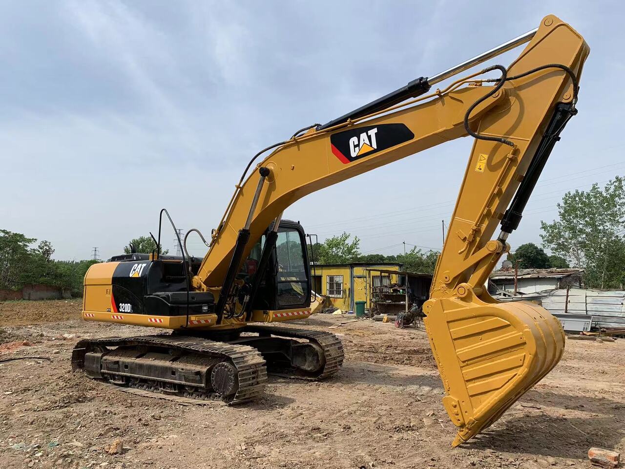 CATERPILLAR 320DL - Pásové rýpadlo: obrázok 4 CATERPILLAR 320DL - Pásové rýpadlo: obrázok 4