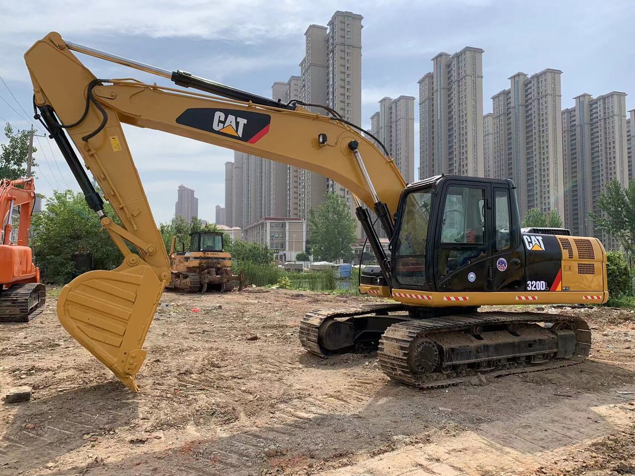 CATERPILLAR 320DL - Pásové rýpadlo: obrázok 3 CATERPILLAR 320DL - Pásové rýpadlo: obrázok 3