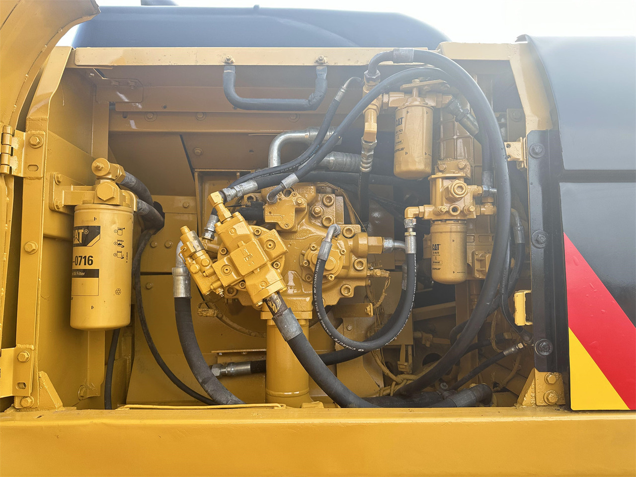 Pásové rýpadlo CATERPILLAR 330D excavator: obrázok 8