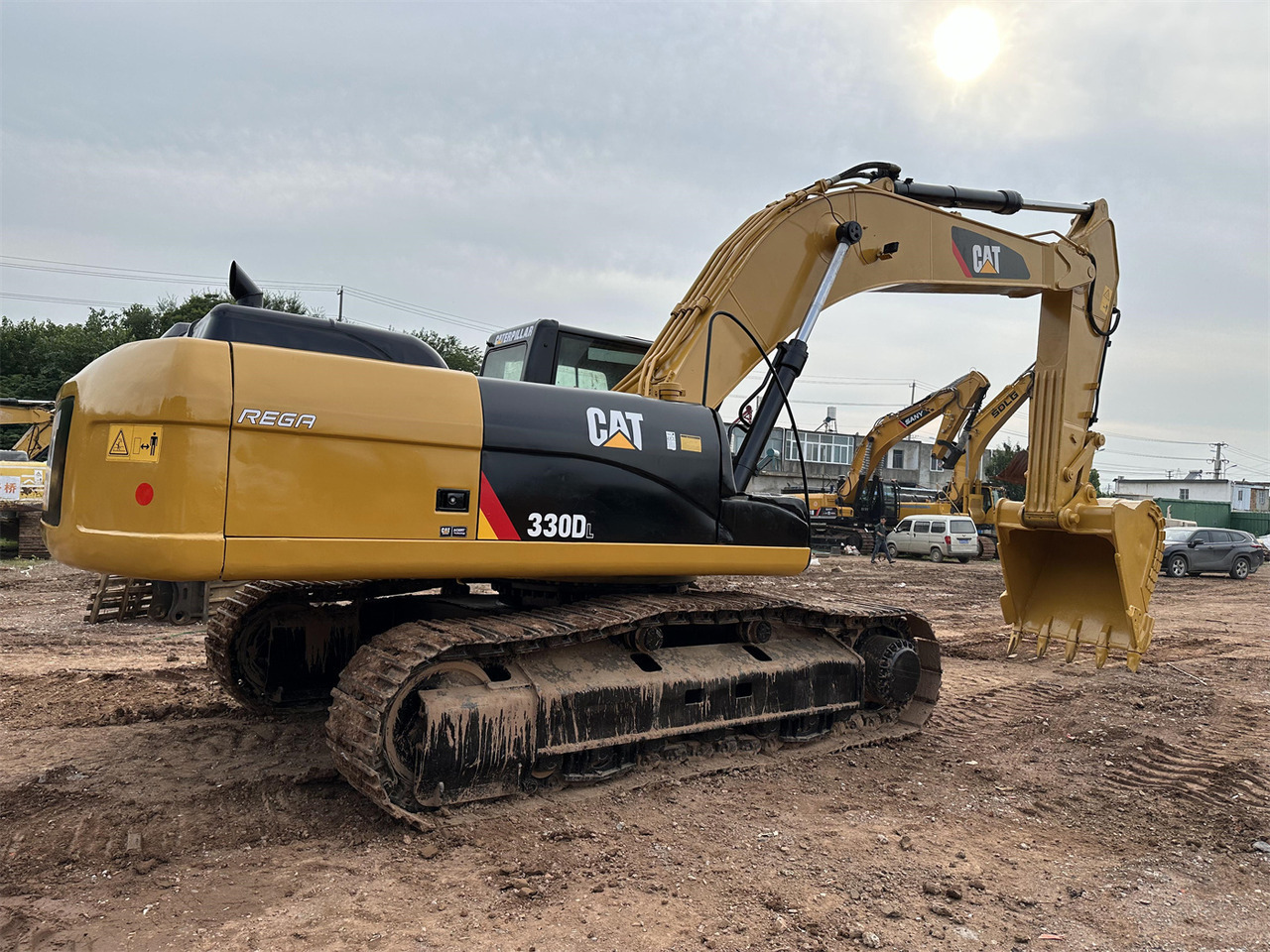 CATERPILLAR 330DL - Pásové rýpadlo: obrázok 1 CATERPILLAR 330DL - Pásové rýpadlo: obrázok 1