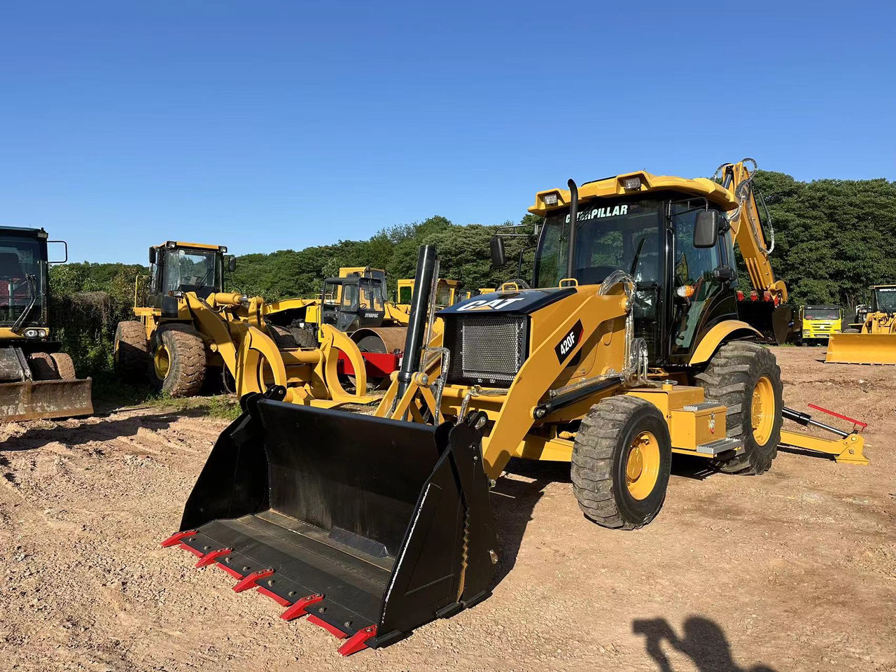 CATERPILLAR 420F2 - Rýpadlo-nakladač: obrázok 3 CATERPILLAR 420F2 - Rýpadlo-nakladač: obrázok 3