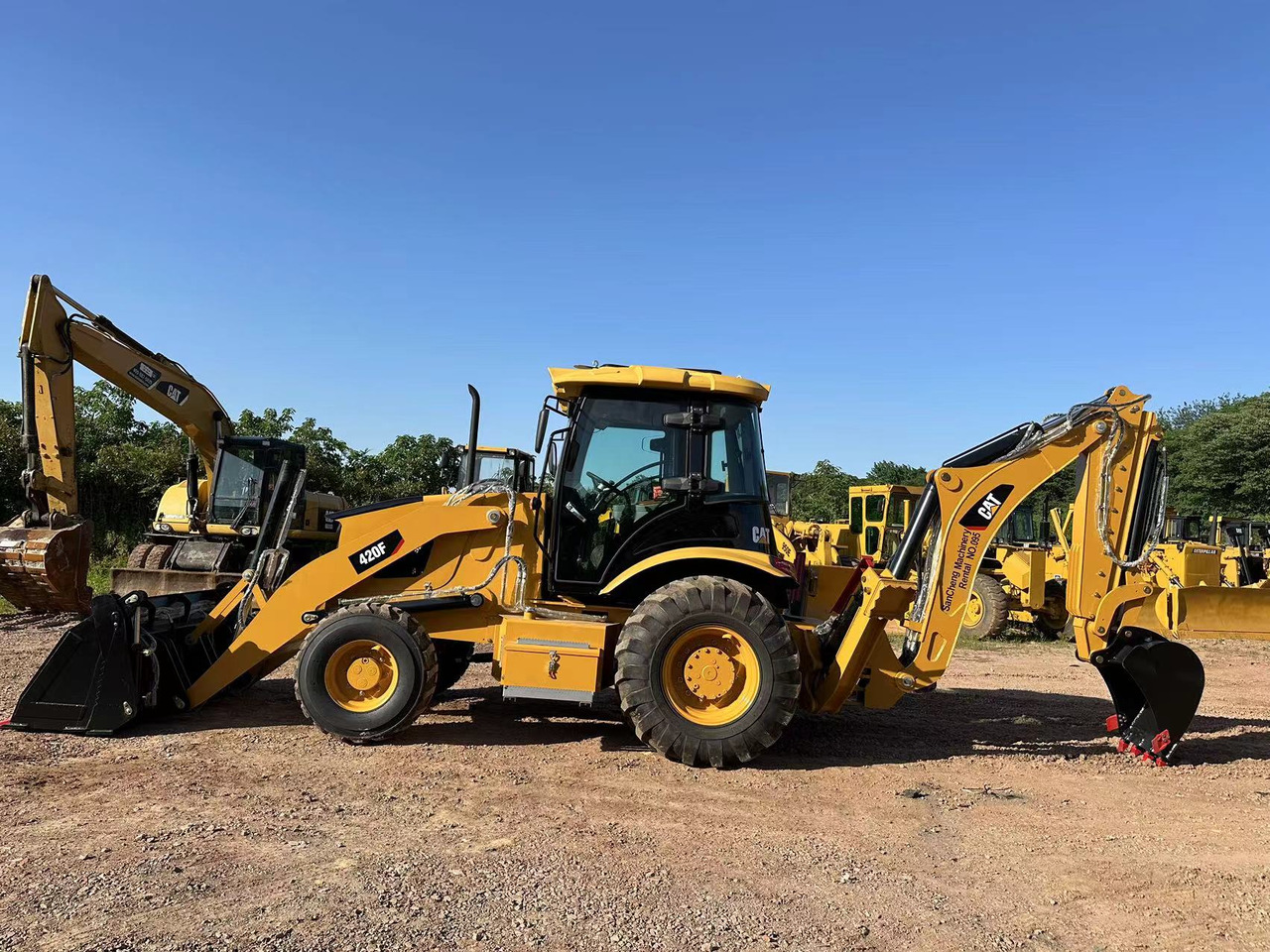 CATERPILLAR 420F2 - Rýpadlo-nakladač: obrázok 4 CATERPILLAR 420F2 - Rýpadlo-nakladač: obrázok 4