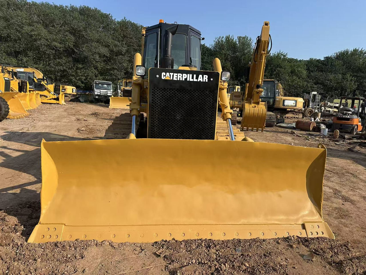 CATERPILLAR D6G Crawler Dozer - Buldozér: obrázok 4 CATERPILLAR D6G Crawler Dozer - Buldozér: obrázok 4