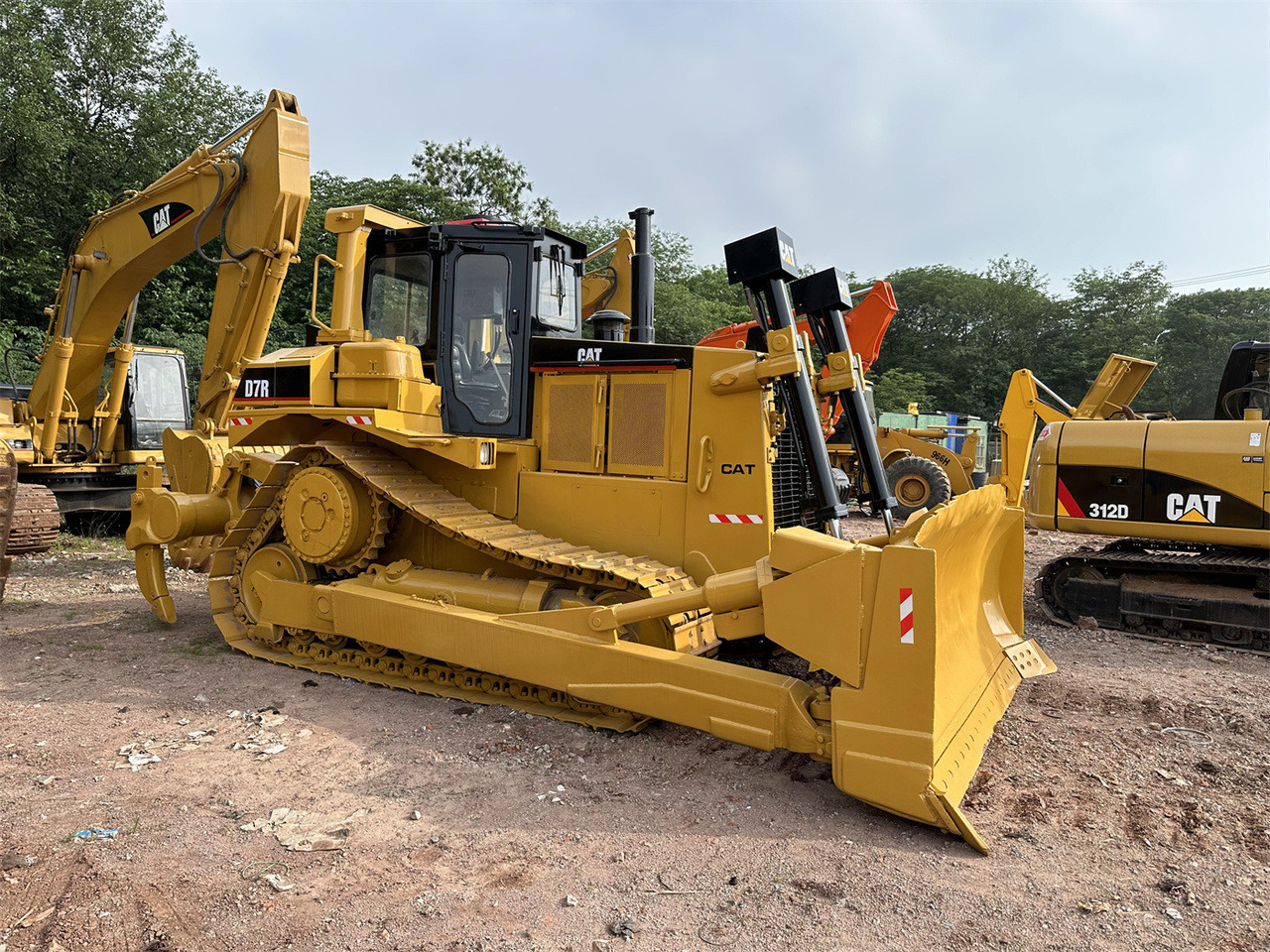 CATERPILLAR D7R - Buldozér: obrázok 2 CATERPILLAR D7R - Buldozér: obrázok 2
