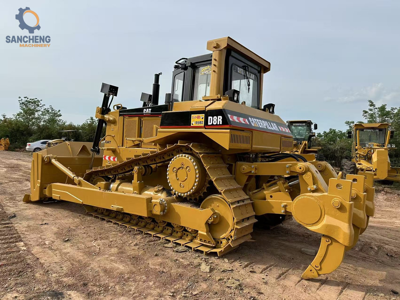 Buldozér CATERPILLAR D8R: obrázok 1