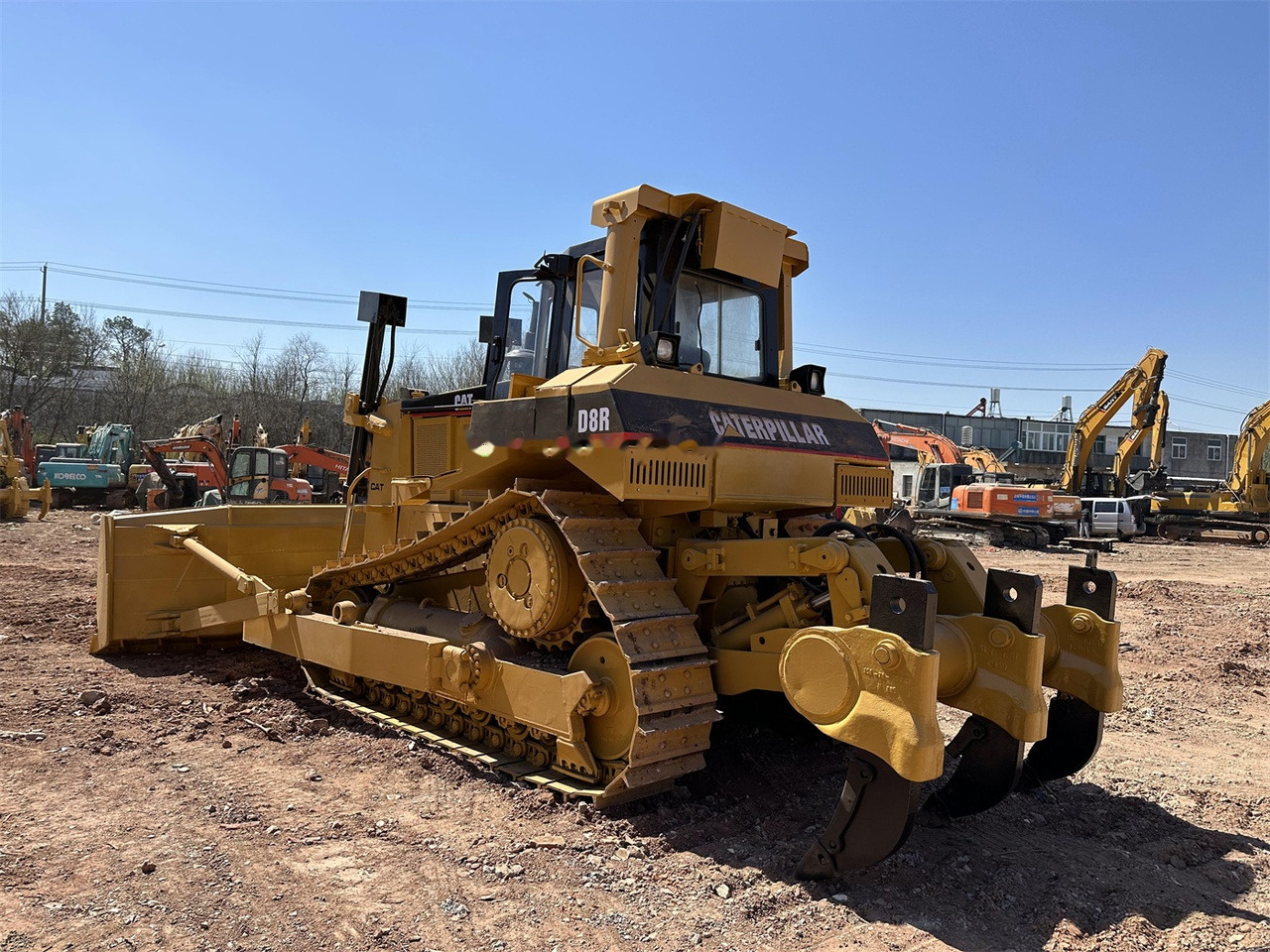 CATERPILLAR D8R - Buldozér: obrázok 1 CATERPILLAR D8R - Buldozér: obrázok 1