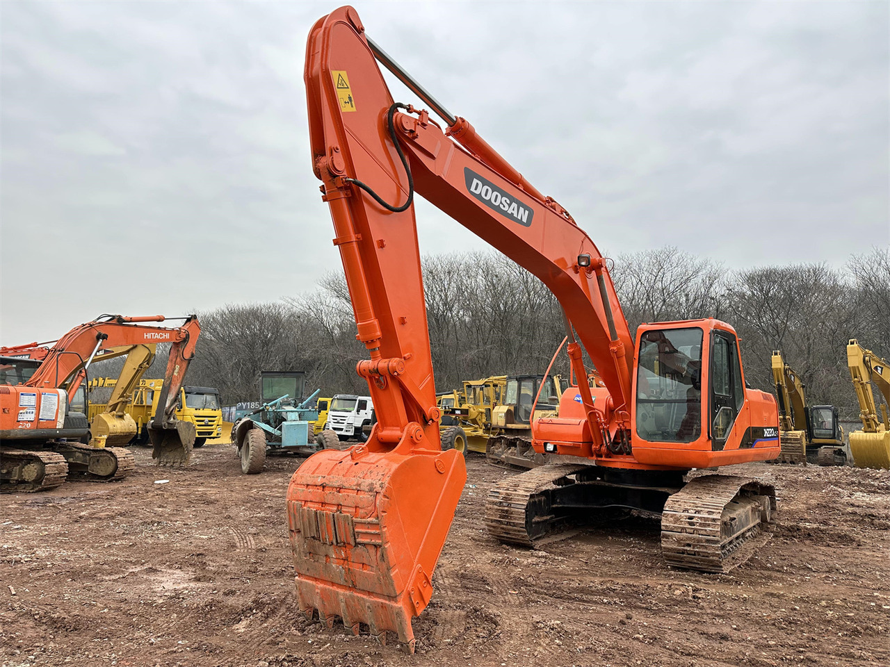 DOOSAN DH220 excavator - Pásové rýpadlo: obrázok 3 DOOSAN DH220 excavator - Pásové rýpadlo: obrázok 3