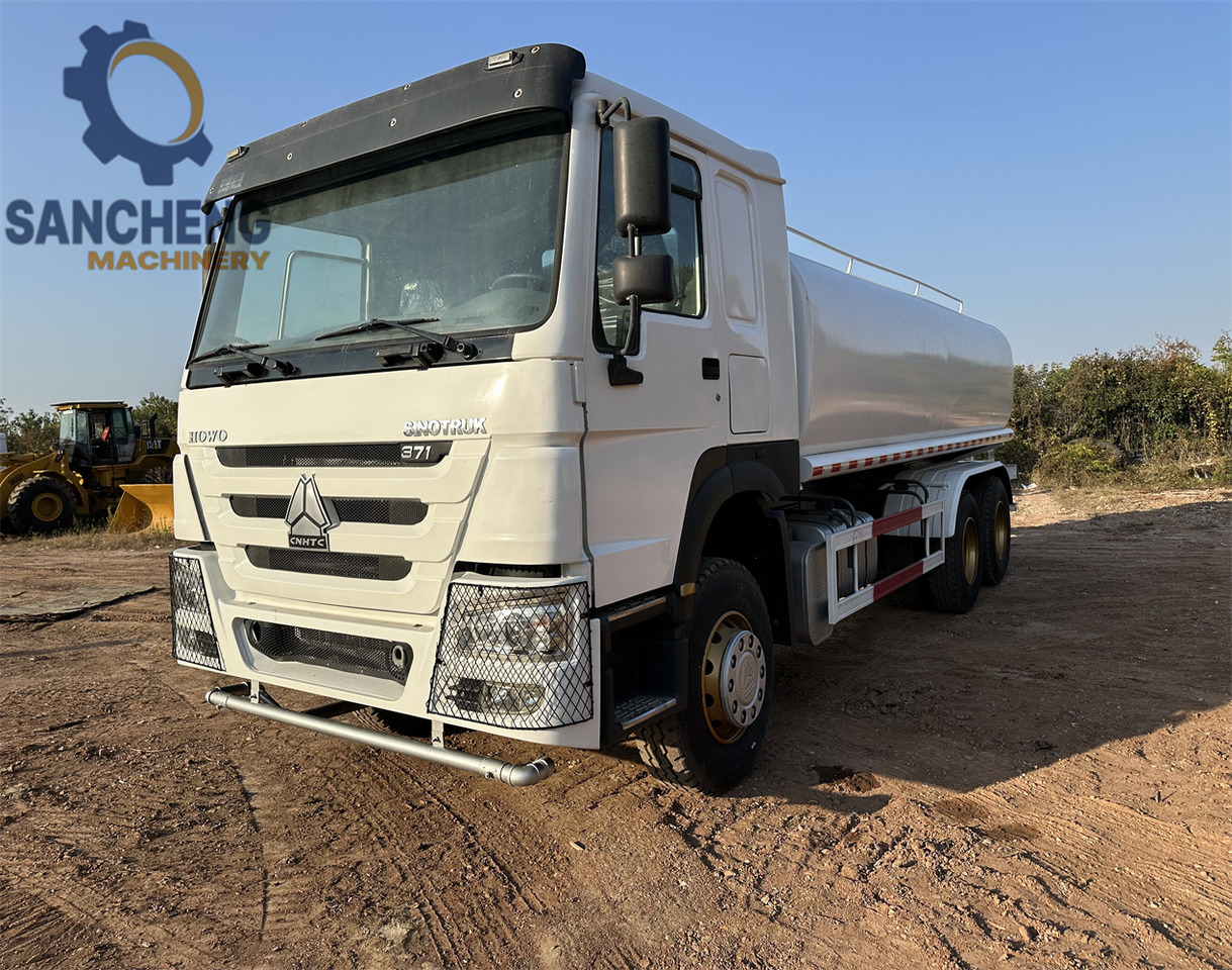 SINOTRUK HOWO 370HP 6x4 Water Tank Truck - Cisternové vozidlo: obrázok 1 SINOTRUK HOWO 370HP 6x4 Water Tank Truck - Cisternové vozidlo: obrázok 1