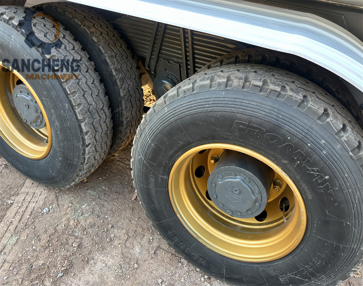 SINOTRUK HOWO 371 6x4 Water Tanker Truck - Cisternové vozidlo: obrázok 5 SINOTRUK HOWO 371 6x4 Water Tanker Truck - Cisternové vozidlo: obrázok 5