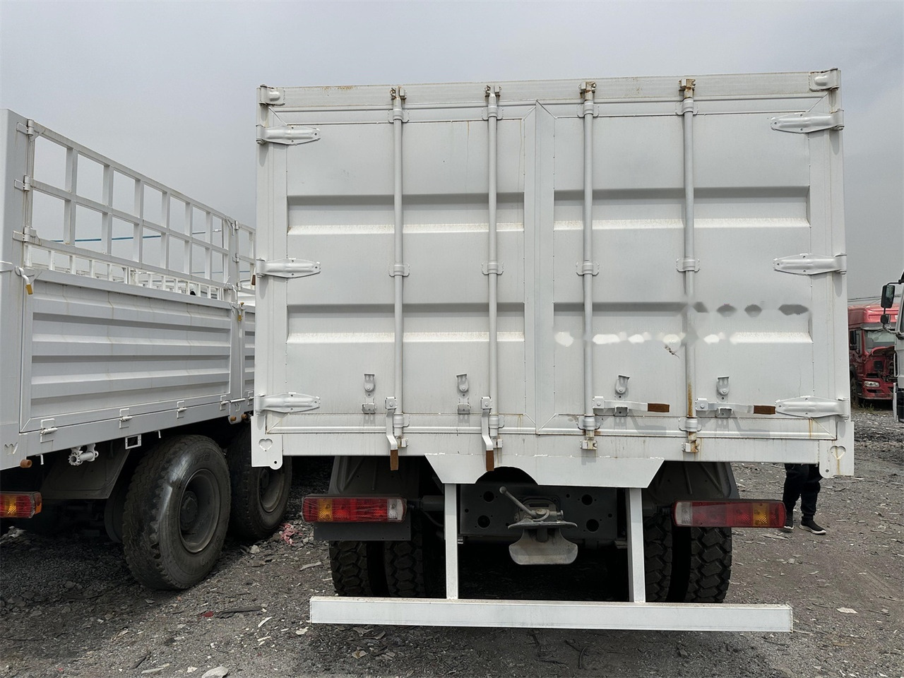 SINOTRUK HOWO 371 Cargo truck - Přepravník zvířat: obrázok 5 SINOTRUK HOWO 371 Cargo truck - Přepravník zvířat: obrázok 5