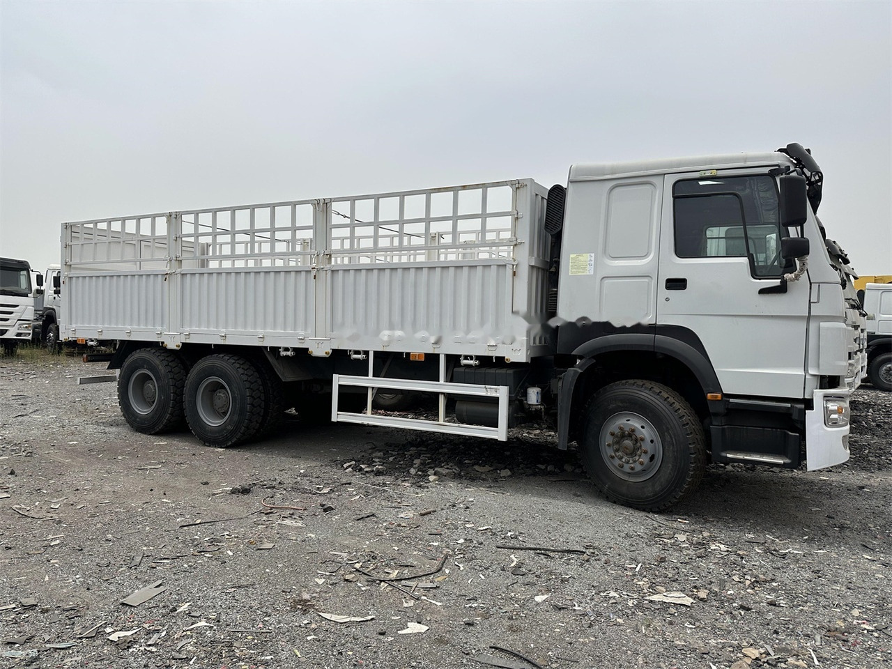 SINOTRUK HOWO 371 Cargo truck - Přepravník zvířat: obrázok 2 SINOTRUK HOWO 371 Cargo truck - Přepravník zvířat: obrázok 2