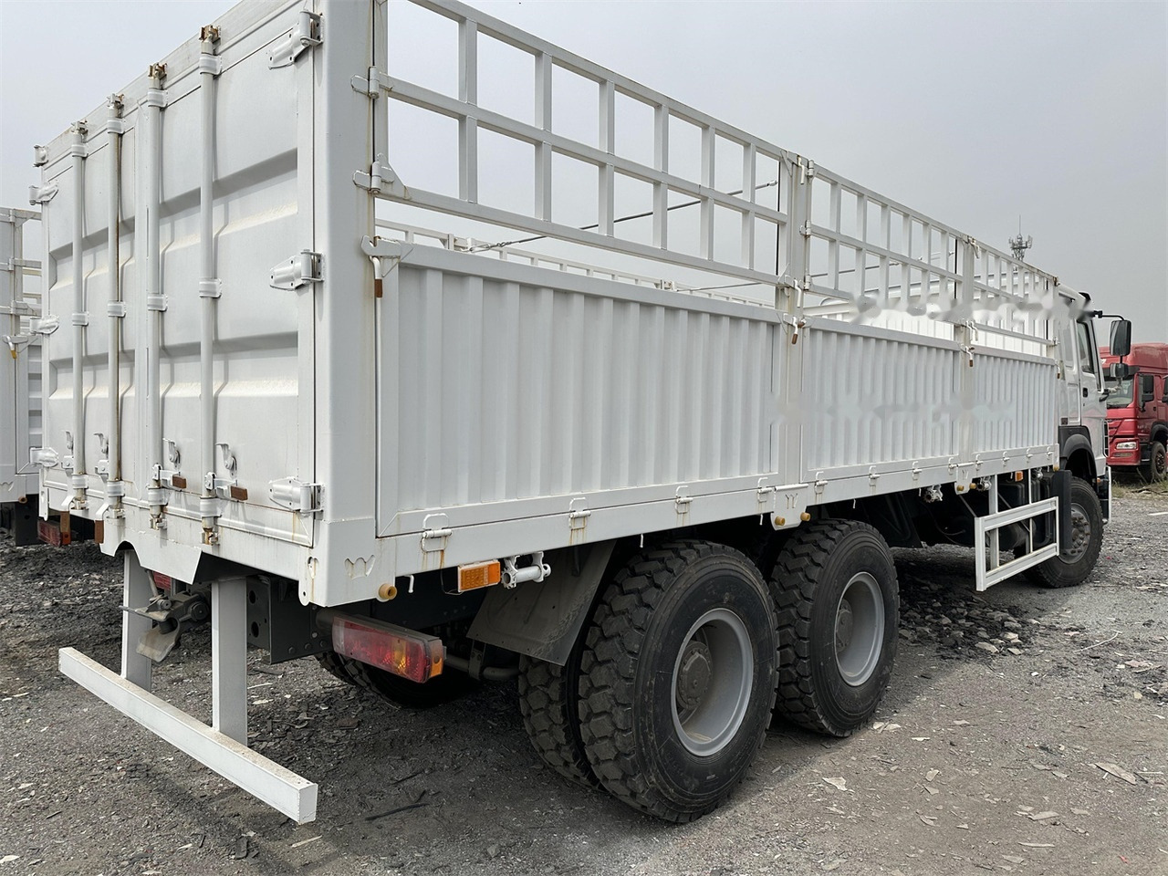 SINOTRUK HOWO 371 Cargo truck - Přepravník zvířat: obrázok 3 SINOTRUK HOWO 371 Cargo truck - Přepravník zvířat: obrázok 3