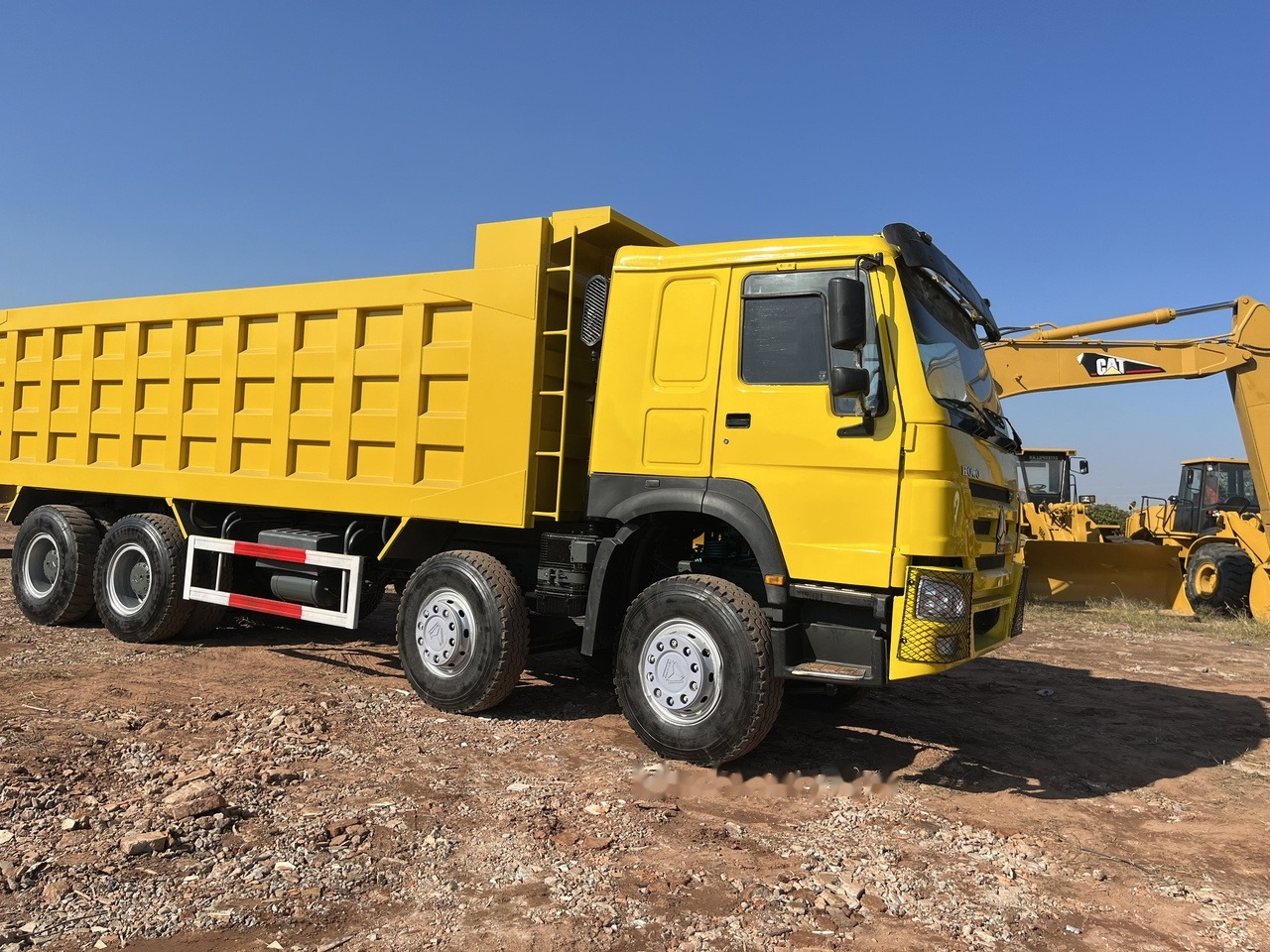 SINOTRUK HOWO 371 Dump Truck 8x4 - Sklápač: obrázok 4 SINOTRUK HOWO 371 Dump Truck 8x4 - Sklápač: obrázok 4