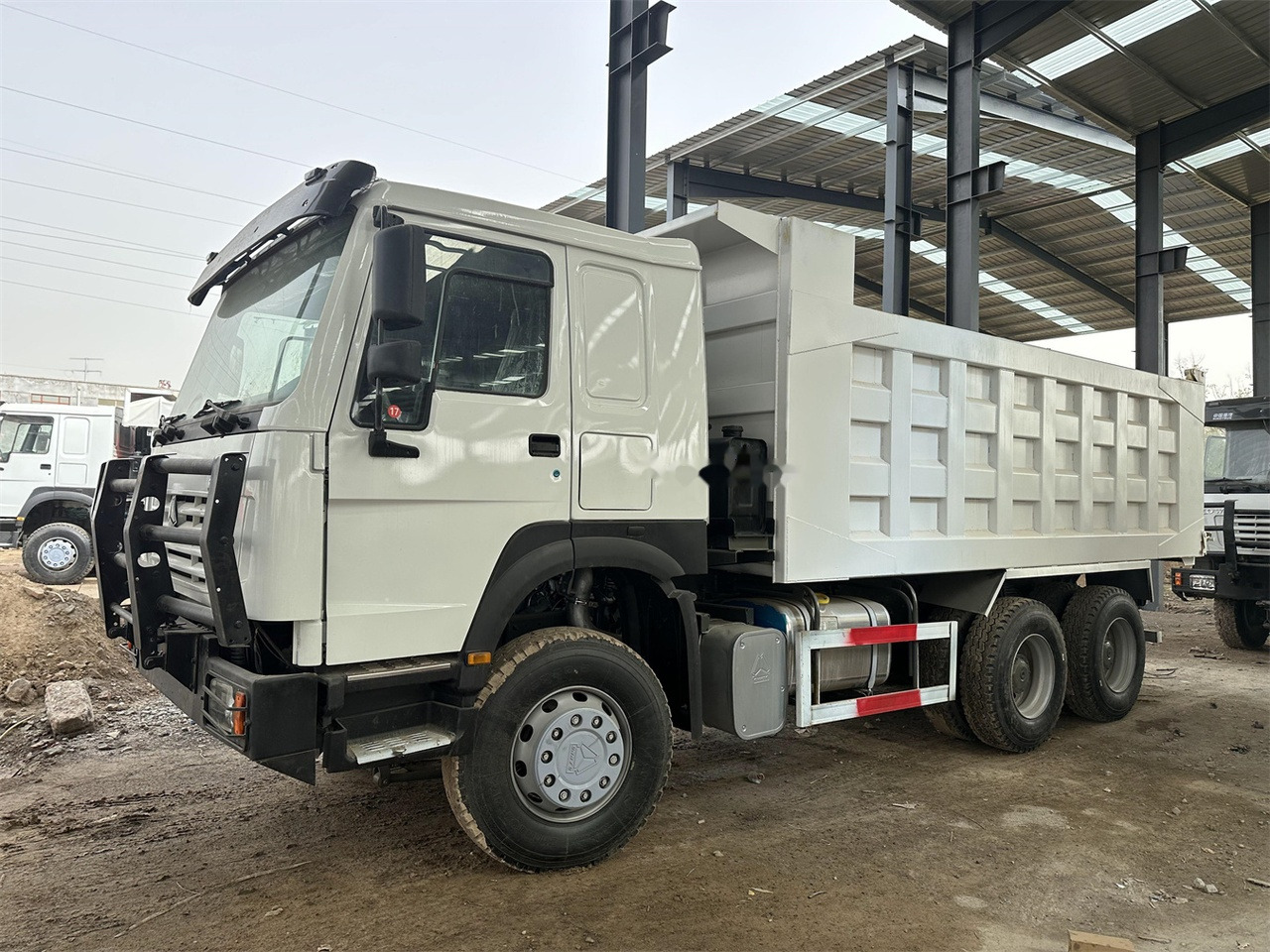 SINOTRUK HOWO 371 Dump Truck - Sklápač: obrázok 2 SINOTRUK HOWO 371 Dump Truck - Sklápač: obrázok 2