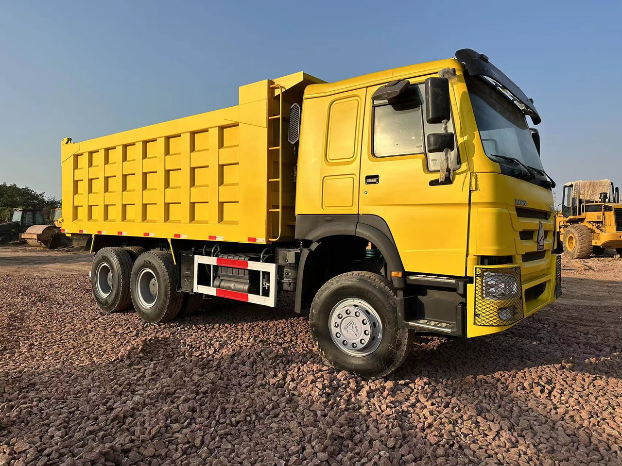 SINOTRUK HOWO 371 Dump Truck - Sklápač: obrázok 4 SINOTRUK HOWO 371 Dump Truck - Sklápač: obrázok 4