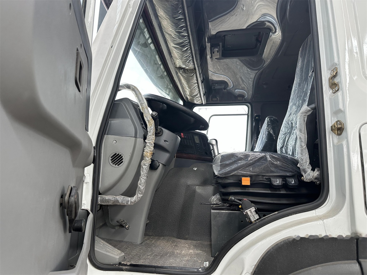 SINOTRUK HOWO 371 Dump Truck - Sklápač: obrázok 5 SINOTRUK HOWO 371 Dump Truck - Sklápač: obrázok 5
