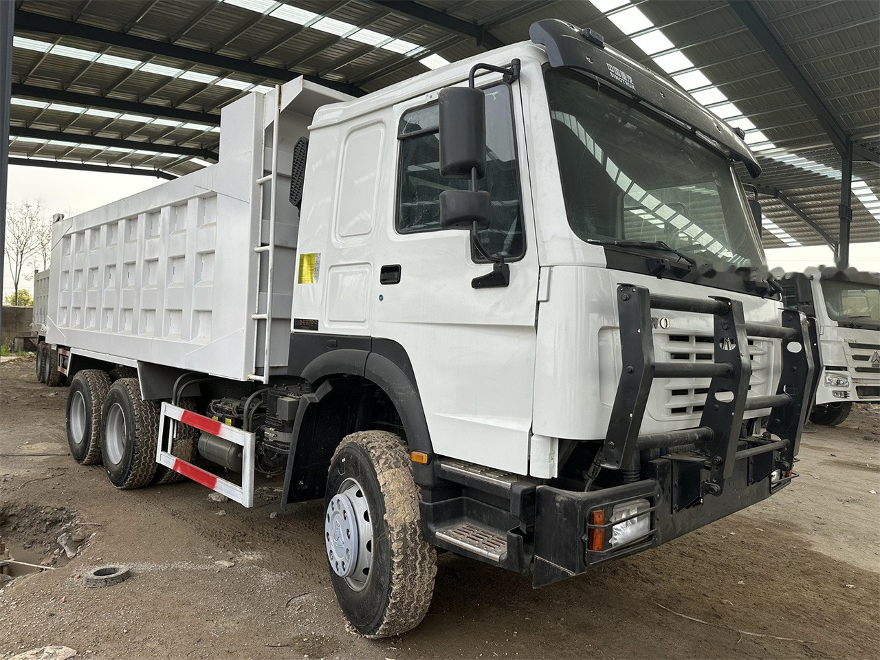 SINOTRUK HOWO 371 Dump Truck - Sklápač: obrázok 2 SINOTRUK HOWO 371 Dump Truck - Sklápač: obrázok 2
