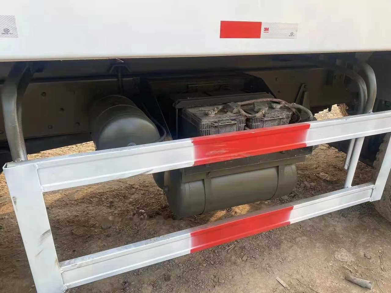 SINOTRUK HOWO 371 Tipper truck - Sklápač: obrázok 5 SINOTRUK HOWO 371 Tipper truck - Sklápač: obrázok 5