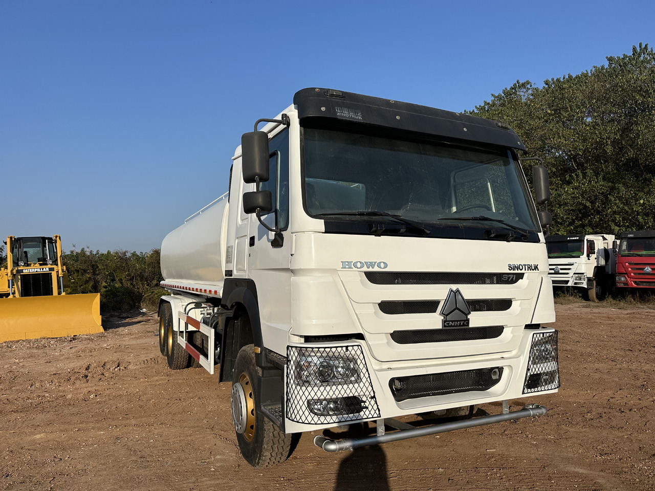 SINOTRUK HOWO 371 Water Tanker Truck - Cisternové vozidlo: obrázok 4 SINOTRUK HOWO 371 Water Tanker Truck - Cisternové vozidlo: obrázok 4