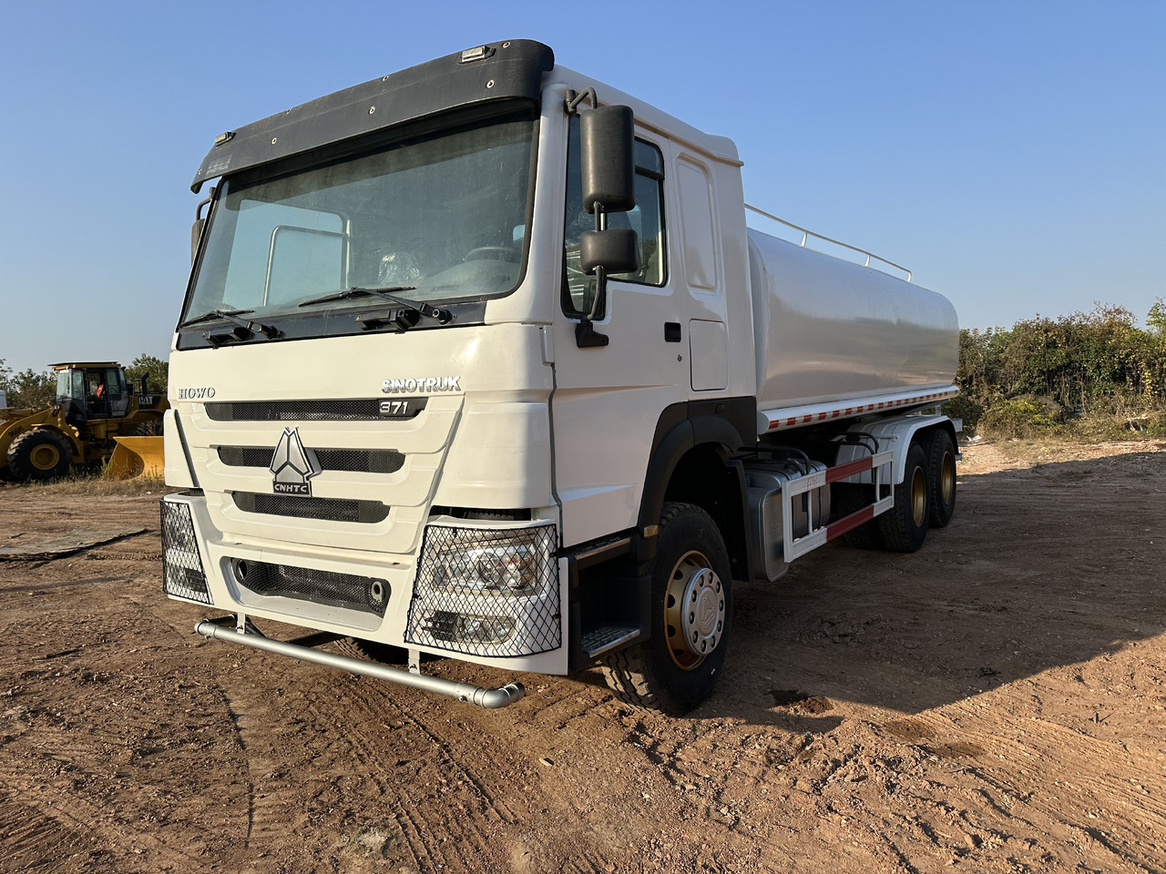 SINOTRUK HOWO 371 Water Tanker Truck - Cisternové vozidlo: obrázok 1 SINOTRUK HOWO 371 Water Tanker Truck - Cisternové vozidlo: obrázok 1