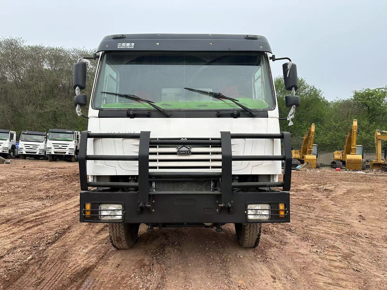 SINOTRUK HOWO 371 with Bumper - Sklápač: obrázok 3 SINOTRUK HOWO 371 with Bumper - Sklápač: obrázok 3