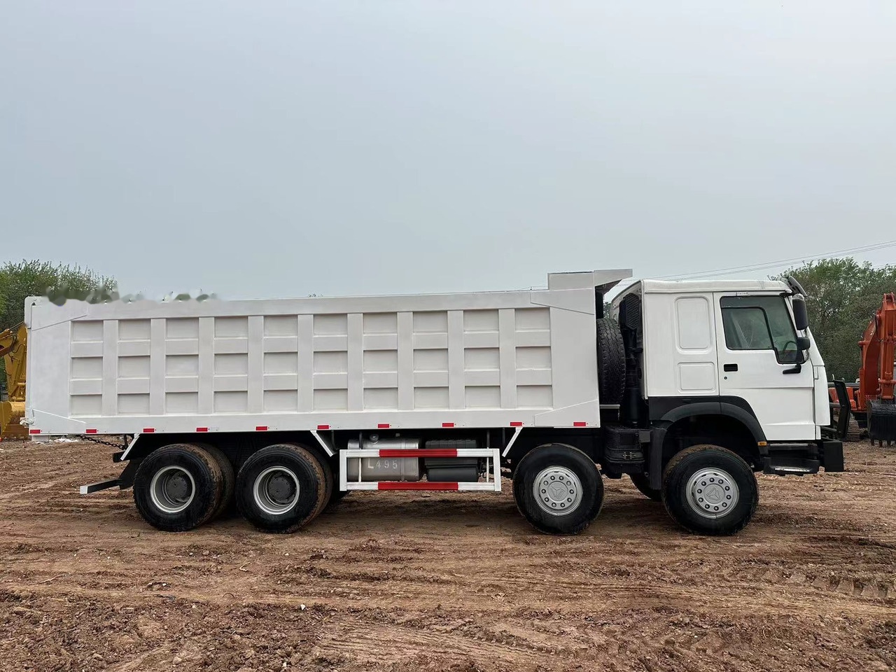 SINOTRUK HOWO 371 with Bumper - Sklápač: obrázok 3 SINOTRUK HOWO 371 with Bumper - Sklápač: obrázok 3