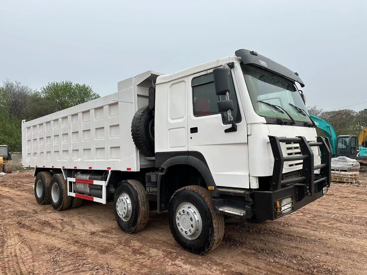 SINOTRUK HOWO 371 with Bumper - Sklápač: obrázok 4 SINOTRUK HOWO 371 with Bumper - Sklápač: obrázok 4