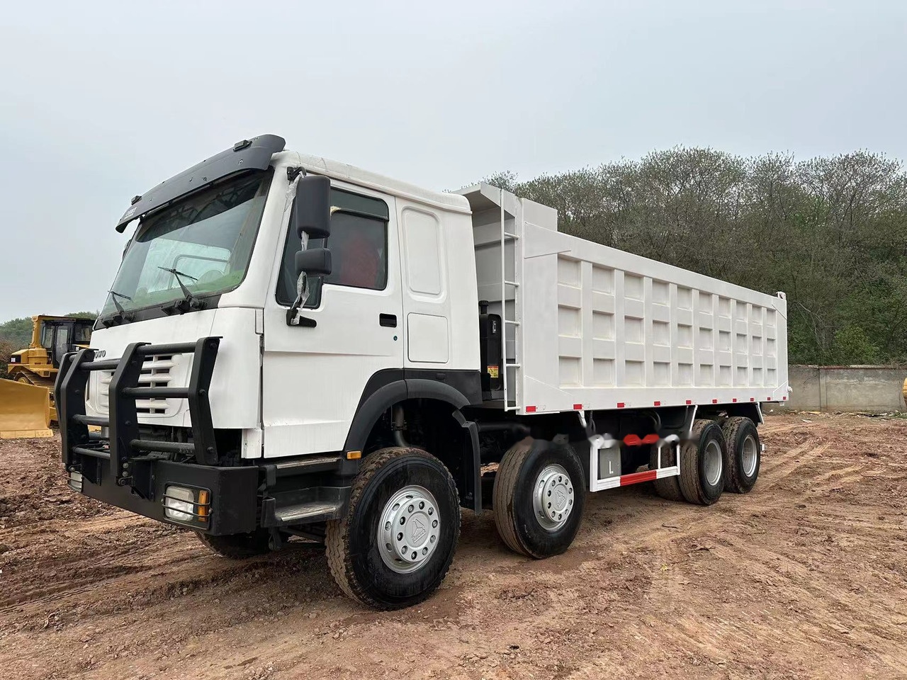 SINOTRUK HOWO 371 with Bumper - Sklápač: obrázok 1 SINOTRUK HOWO 371 with Bumper - Sklápač: obrázok 1