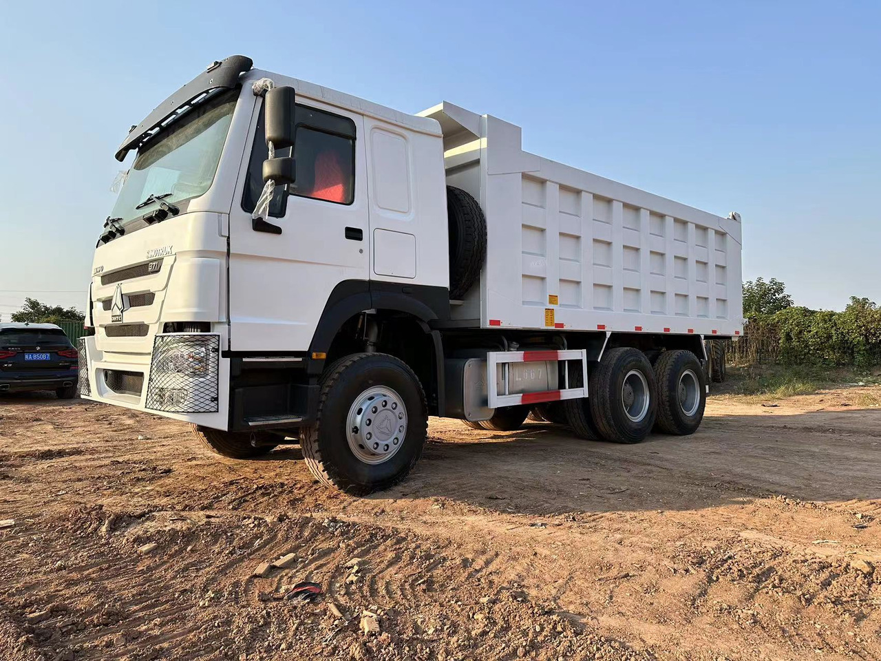 SINOTRUK HOWO 371hp 6x4 - Sklápač: obrázok 3 SINOTRUK HOWO 371hp 6x4 - Sklápač: obrázok 3