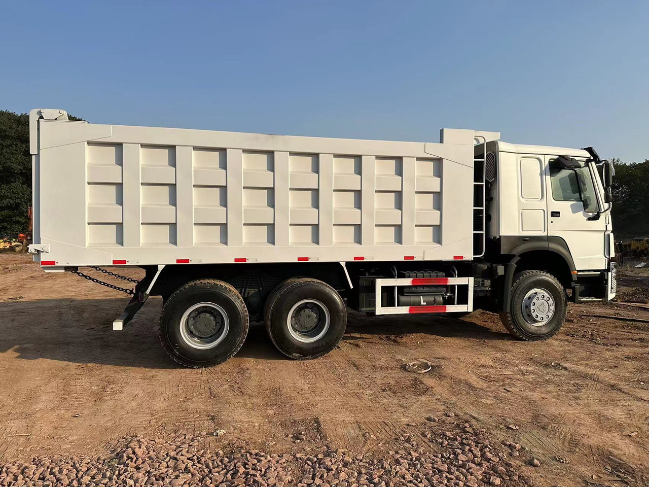 SINOTRUK HOWO 371hp 6x4 - Sklápač: obrázok 5 SINOTRUK HOWO 371hp 6x4 - Sklápač: obrázok 5