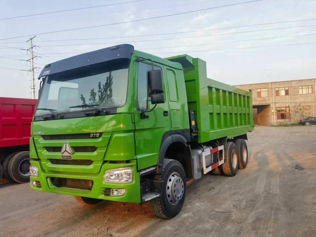 SINOTRUK HOWO 375 - Sklápač: obrázok 2 SINOTRUK HOWO 375 - Sklápač: obrázok 2
