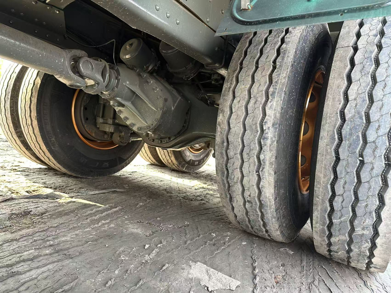 SINOTRUK HOWO 420hp 8x4 fence truck - Valníkový/ Plošinový nákladný automobil: obrázok 5 SINOTRUK HOWO 420hp 8x4 fence truck - Valníkový/ Plošinový nákladný automobil: obrázok 5