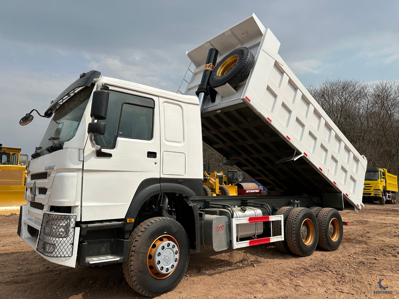 SINOTRUK HOWO Dump truck 371 6x4 - Sklápač: obrázok 1 SINOTRUK HOWO Dump truck 371 6x4 - Sklápač: obrázok 1