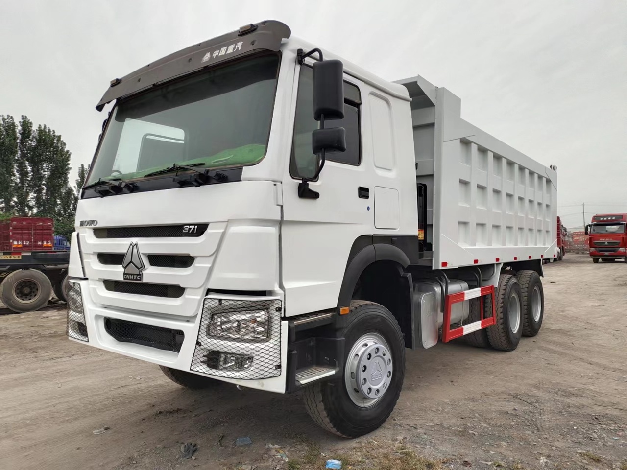 SINOTRUK HOWO Dump truck 371 6x4 - Sklápač: obrázok 2 SINOTRUK HOWO Dump truck 371 6x4 - Sklápač: obrázok 2