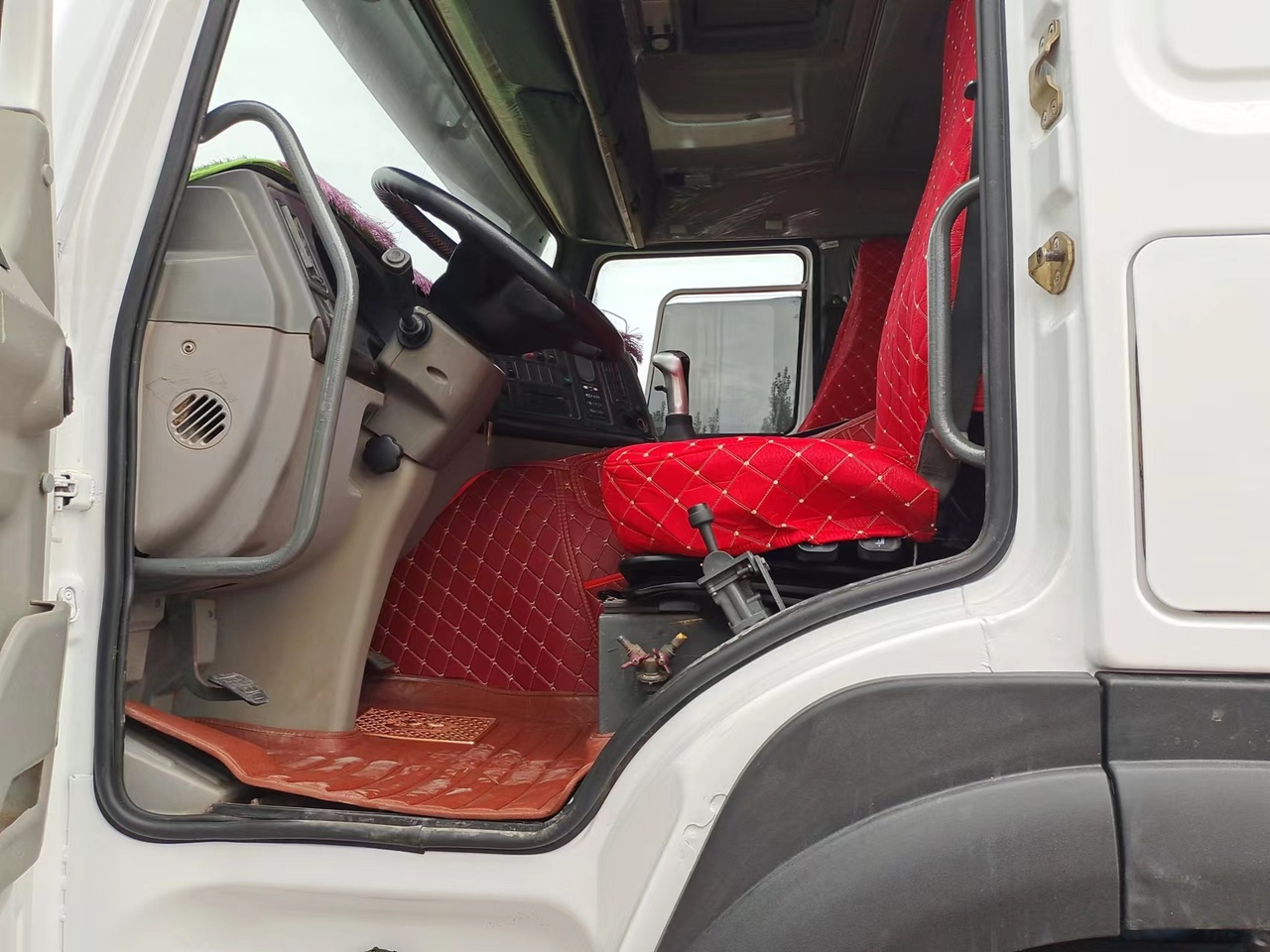 SINOTRUK HOWO Dump truck 371 6x4 - Sklápač: obrázok 5 SINOTRUK HOWO Dump truck 371 6x4 - Sklápač: obrázok 5