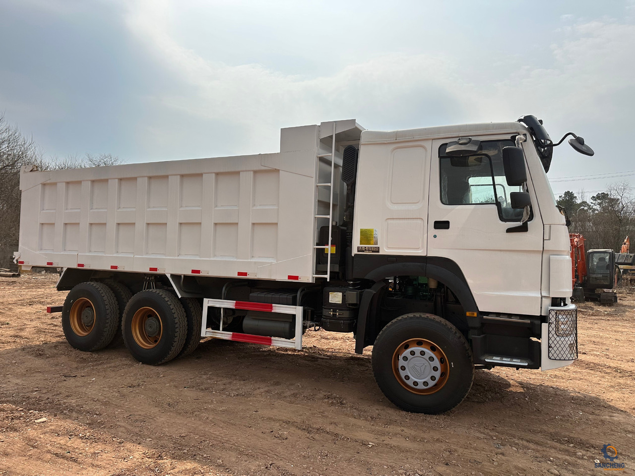 SINOTRUK HOWO Dump truck 371hp 6x4 - Sklápač: obrázok 2 SINOTRUK HOWO Dump truck 371hp 6x4 - Sklápač: obrázok 2
