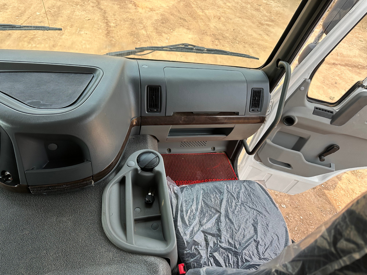 SINOTRUK HOWO Dump truck 371hp 6x4 - Sklápač: obrázok 5 SINOTRUK HOWO Dump truck 371hp 6x4 - Sklápač: obrázok 5