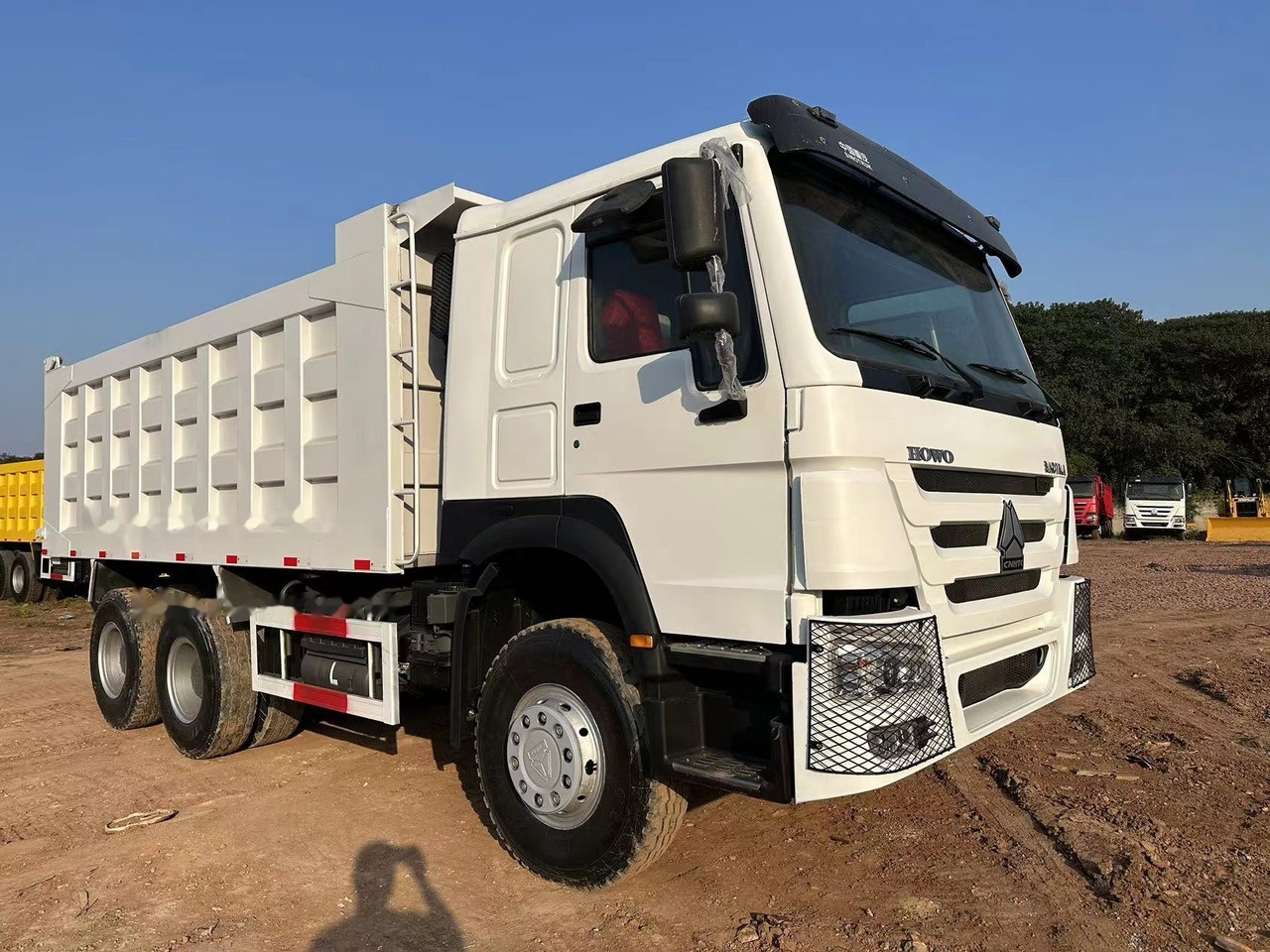 SINOTRUK HOWO HOWO 371 6x4 - Sklápač: obrázok 4 SINOTRUK HOWO HOWO 371 6x4 - Sklápač: obrázok 4
