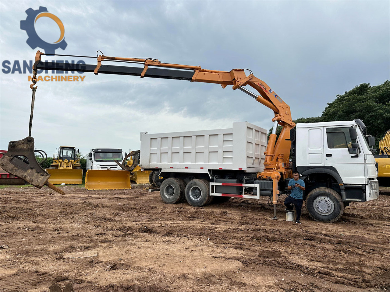 SINOTRUK Howo 371 6x4 crane truck - Auto s hydraulickou rukou: obrázok 2 SINOTRUK Howo 371 6x4 crane truck - Auto s hydraulickou rukou: obrázok 2