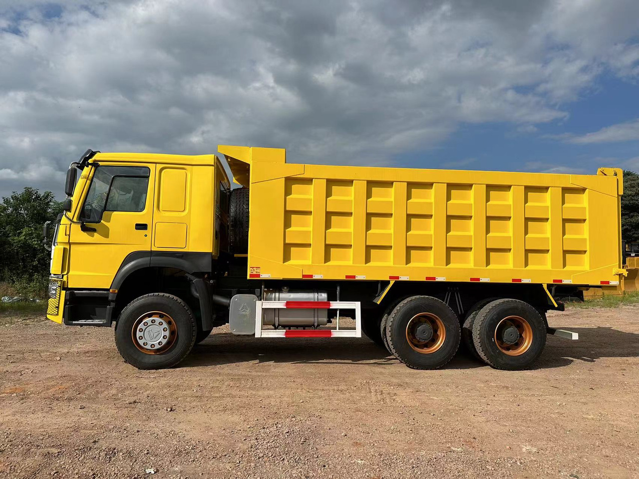SINOTRUK Howo 371 Dump truck - Sklápač: obrázok 4 SINOTRUK Howo 371 Dump truck - Sklápač: obrázok 4