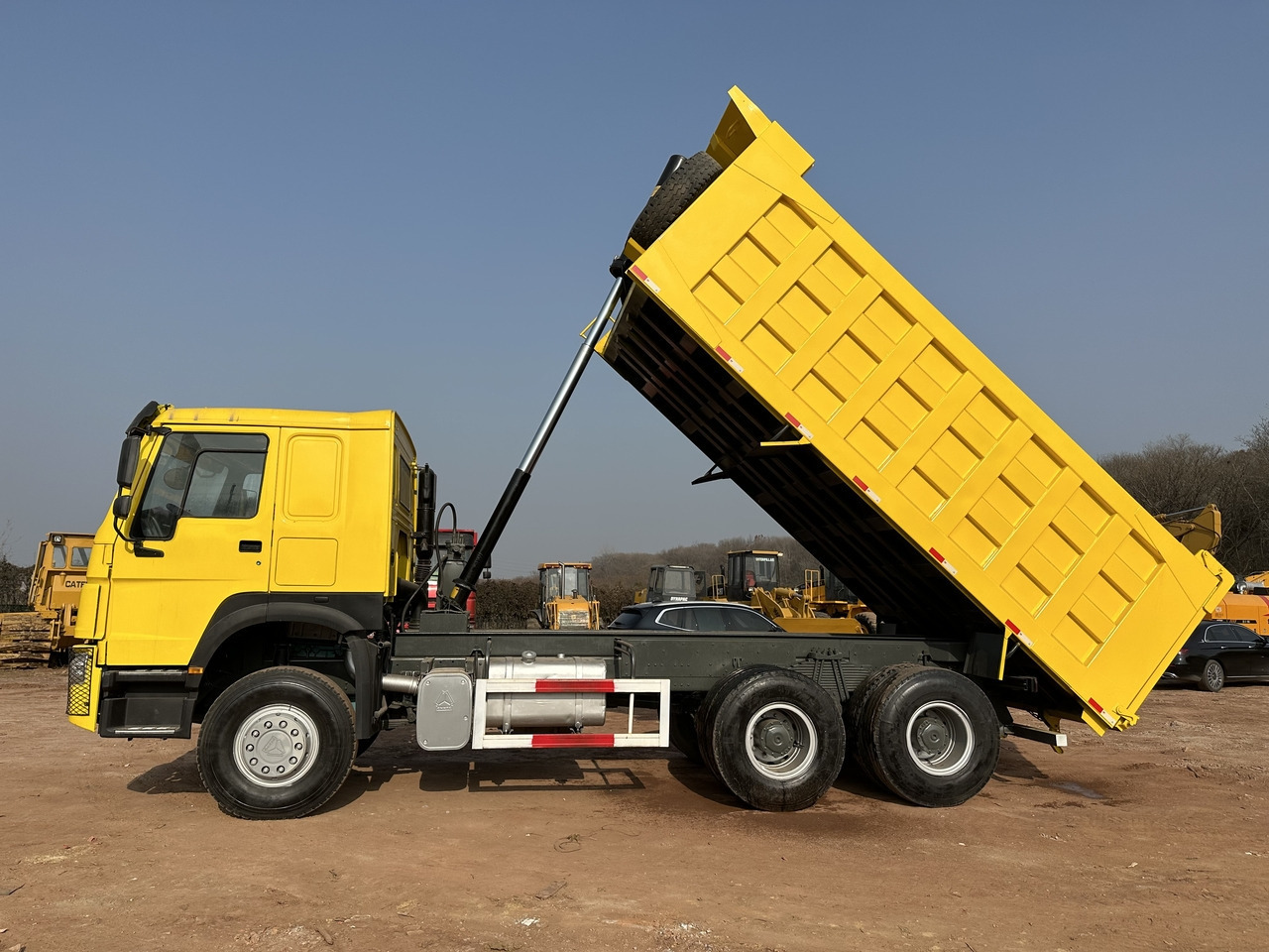 SINOTRUK Howo 6x4 Dump truck 371hp - Sklápač: obrázok 5 SINOTRUK Howo 6x4 Dump truck 371hp - Sklápač: obrázok 5