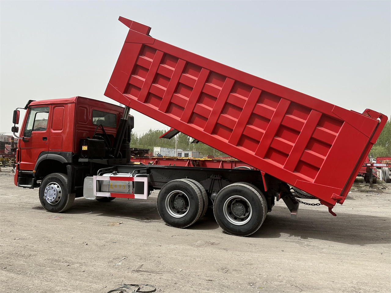 SINOTRUK Howo Dump truck 371 - Sklápač: obrázok 4 SINOTRUK Howo Dump truck 371 - Sklápač: obrázok 4