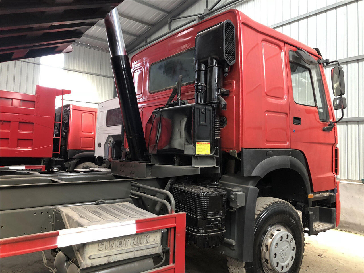 SINOTRUK Howo Dump truck 371 - Sklápač: obrázok 4 SINOTRUK Howo Dump truck 371 - Sklápač: obrázok 4