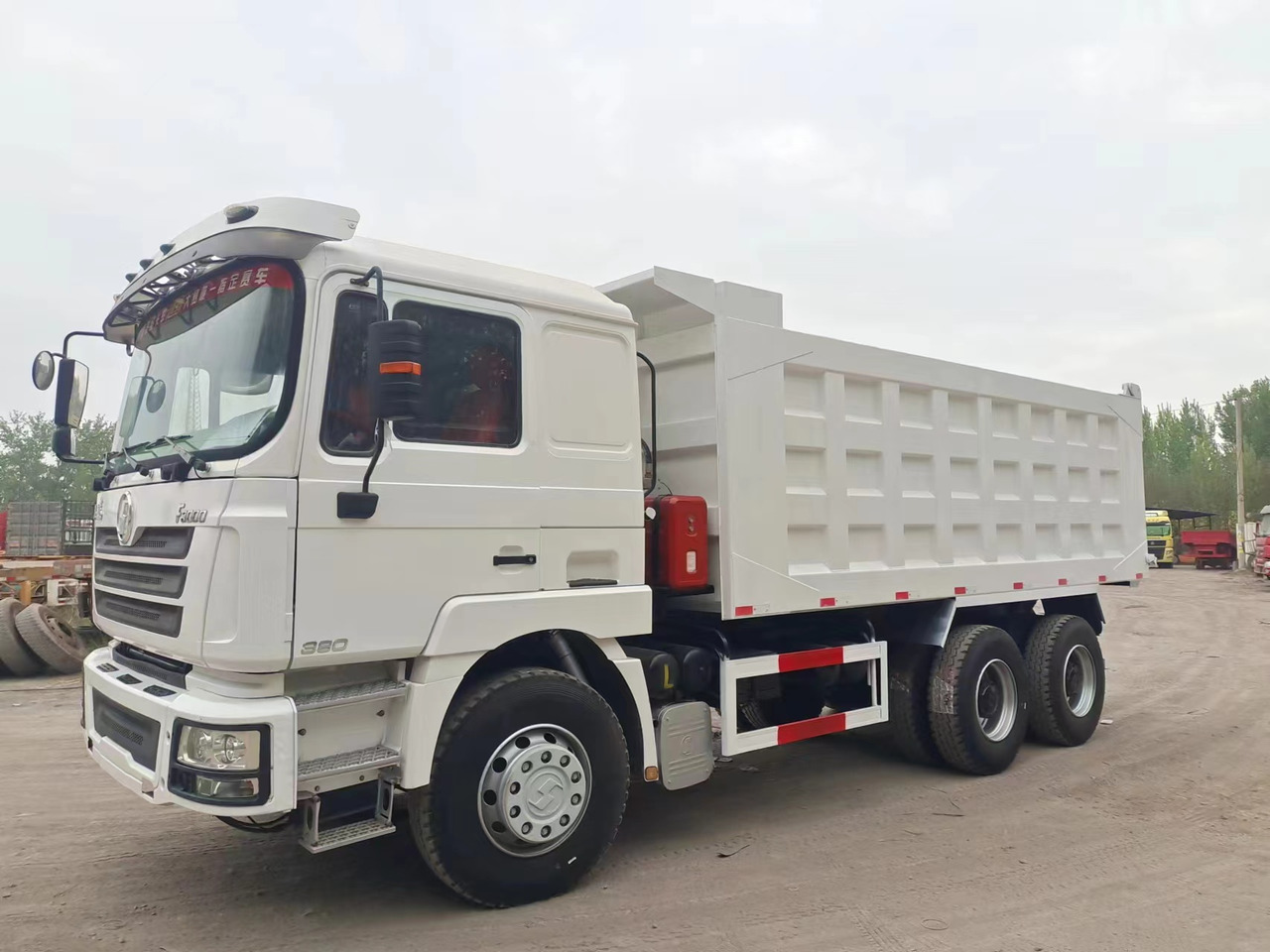 Shacman F3000 Dump Truck - Sklápač: obrázok 1 Shacman F3000 Dump Truck - Sklápač: obrázok 1