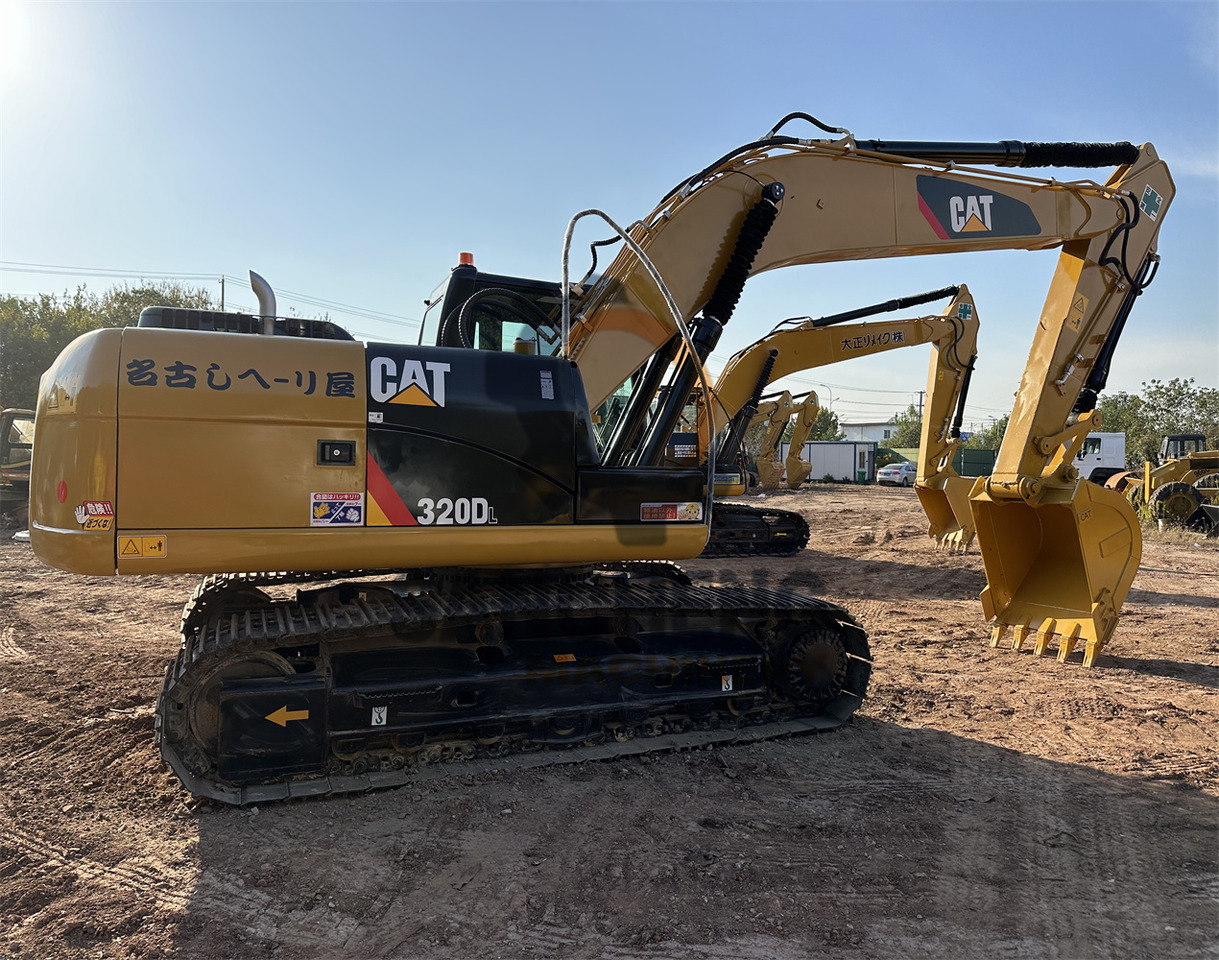 CATERPILLAR 320DL - Stavebné stroje: obrázok 2 CATERPILLAR 320DL - Stavebné stroje: obrázok 2